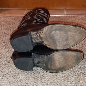 Selling cowboy boots